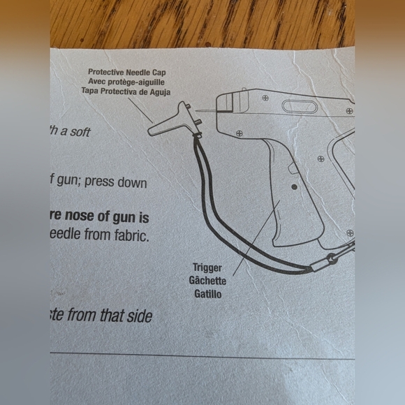 Dritz 3446 Quilter's Basting Gun with Tacks, Blue, 5 inches - Picture 6 of 6